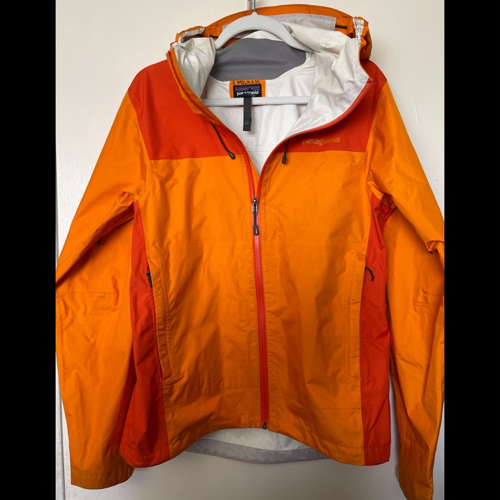 Patagonia Mens orange windbreaker